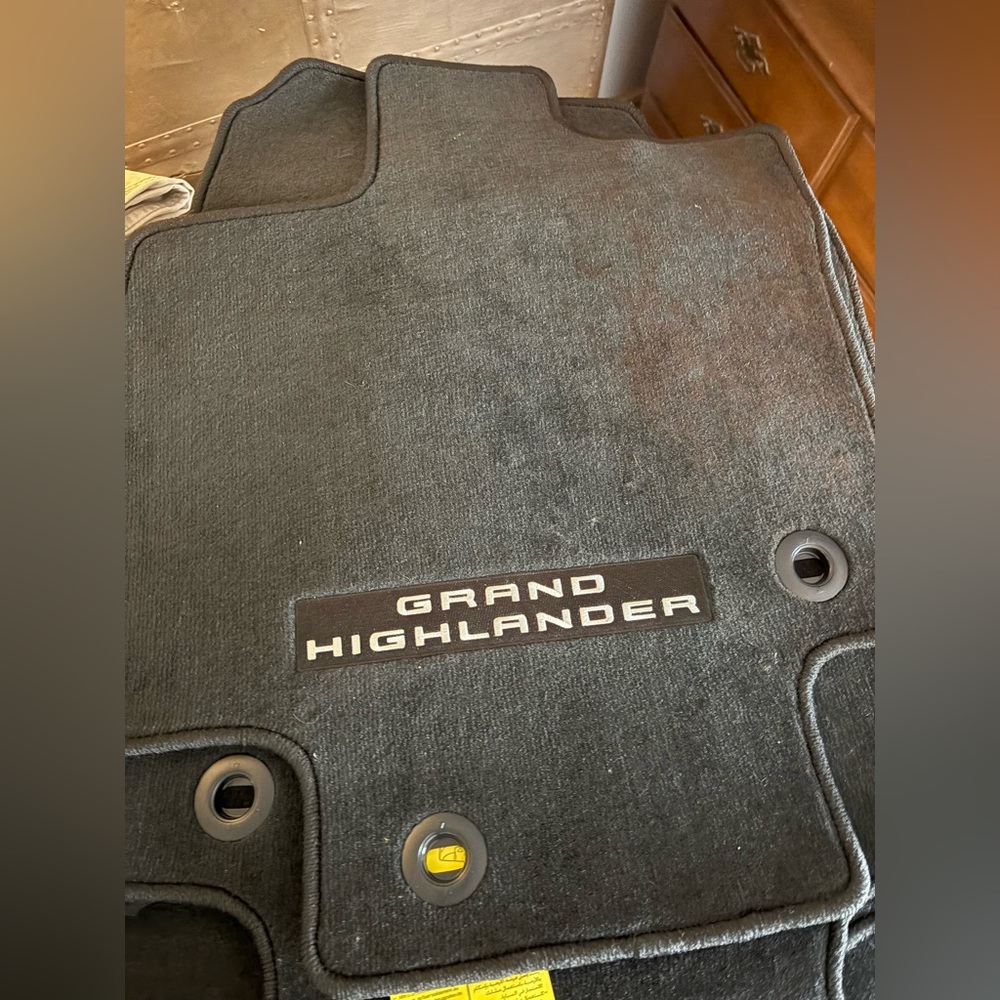 Grand Highlander Black Car Floor Mats Full set